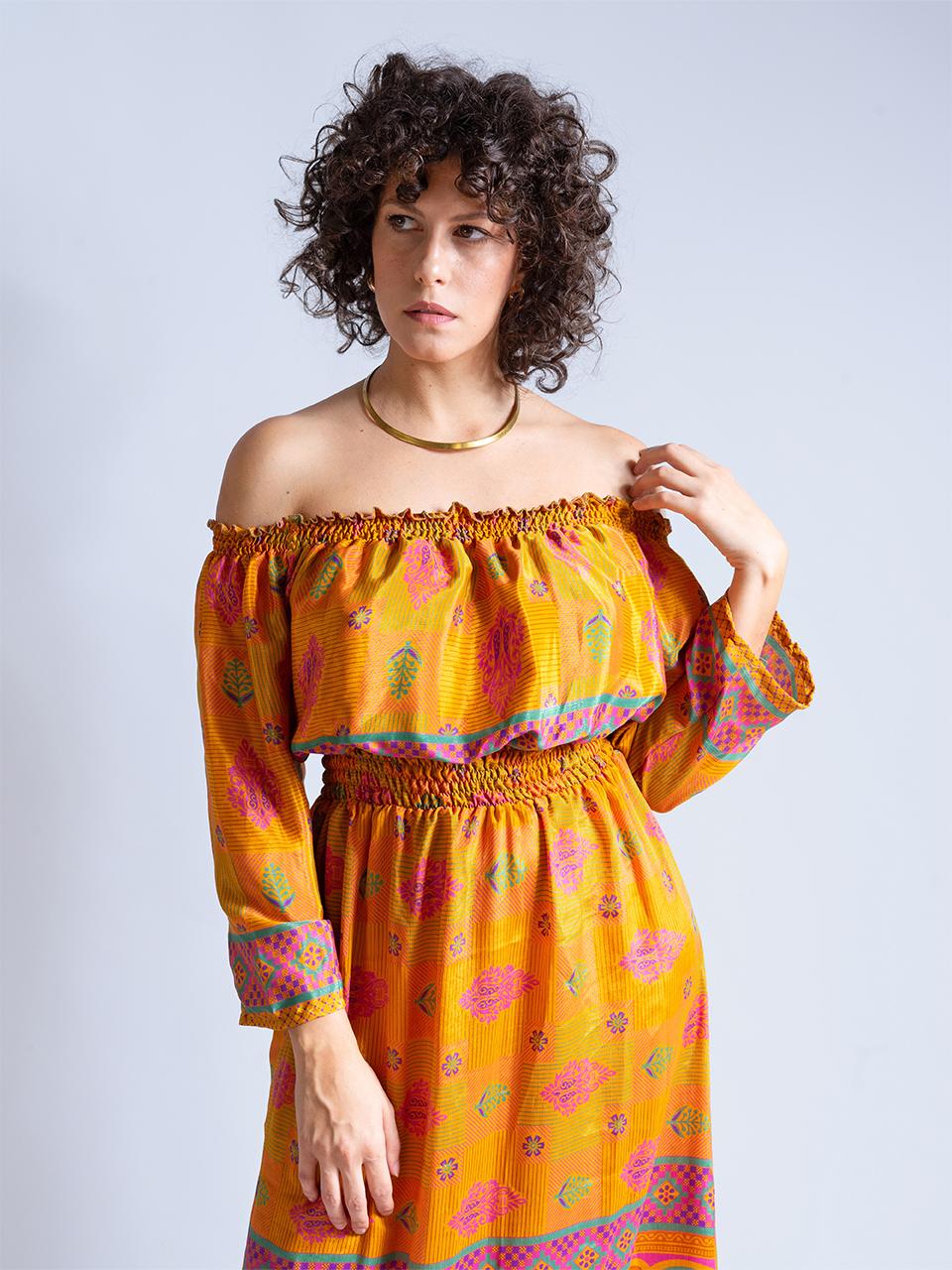 Abito Lungo Etnico con Scollo a Barca arancione – Radha