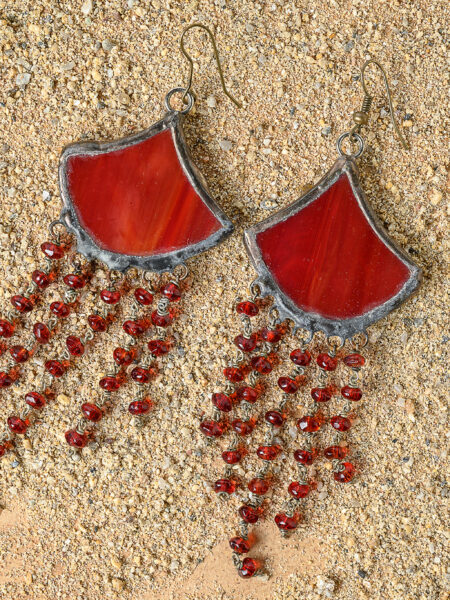 ORECCHINI IN VETRO ROSSO E METALLO BRUNITO