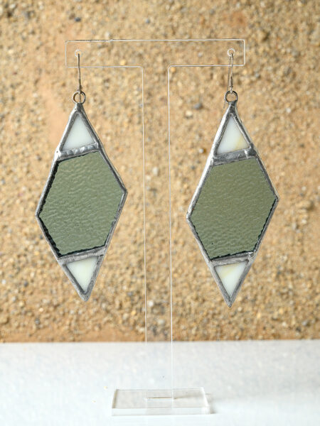 ORECCHINI PENDENTI A ROMBO IN VETRO AZZURRO TRASPARENTE