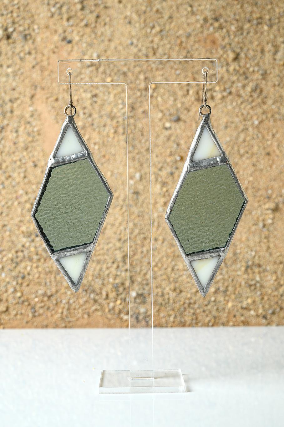 ORECCHINI PENDENTI A ROMBO IN VETRO AZZURRO TRASPARENTE