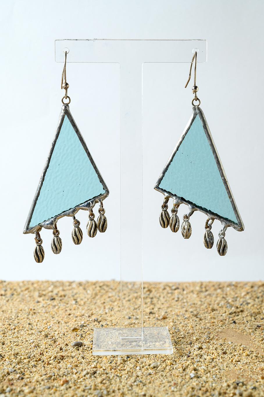 ORECCHINI PENDENTI IN VETRO AZZURRO E METALLO