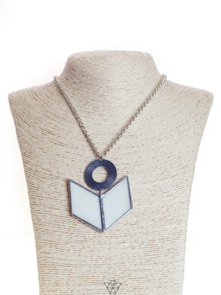 Collana in Vetro bianco opalescente e Metallo