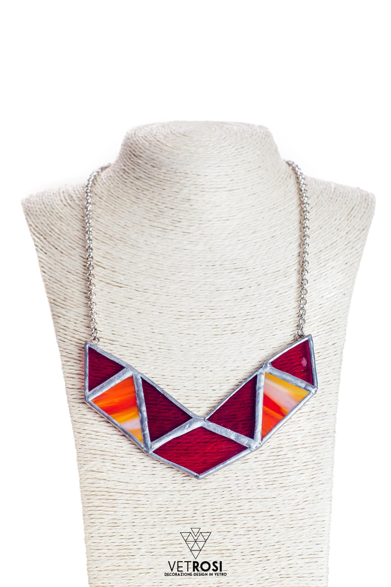Collana Girocollo in Vetro rosso opalescente e Metallo