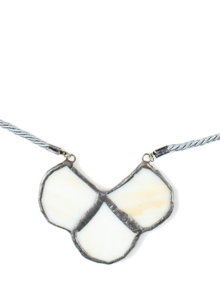 Collana girocollo in Vetro bianco opalescente e Metallo brunito