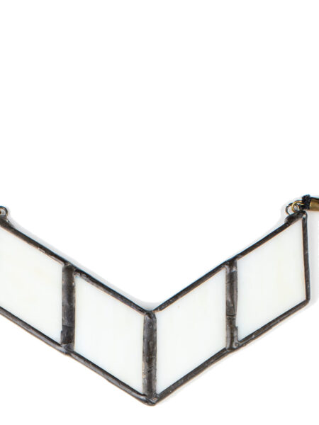 Collana Linea Rombina in Vetro bianco opalescente e Metallo brunito