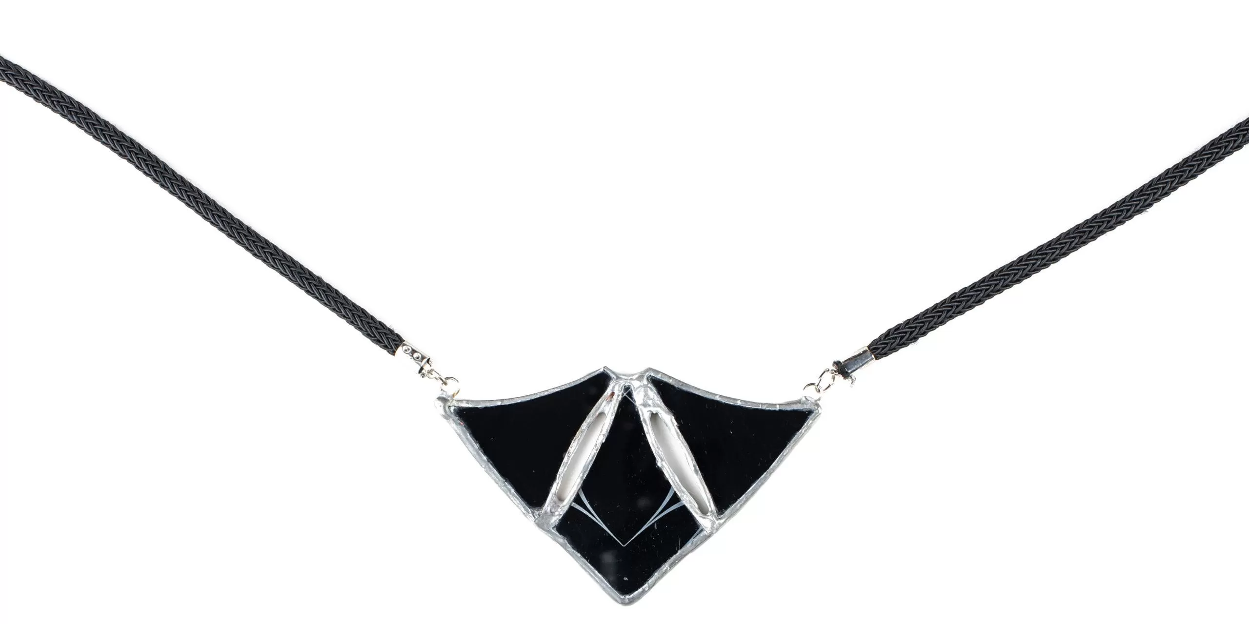 Collana girocollo in Vetro nero riciclato e Metallo