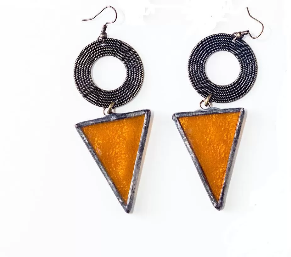 ORECCHINI IN VETRO ARANCIONE E METALLO BRUNITO