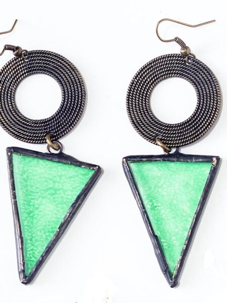 ORECCHINI IN VETRO VERDE CHIARO E METALLO BRUNITO