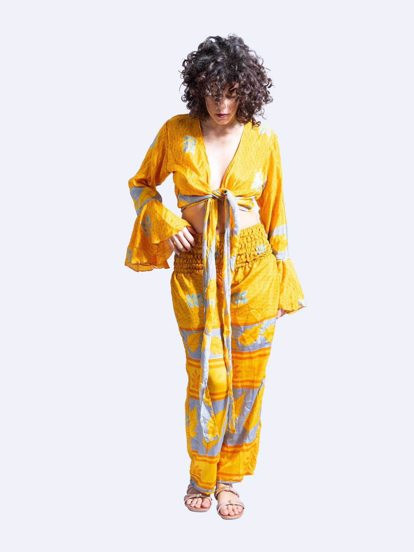 Wrap Top e Pantalone giallo – Punjabi
