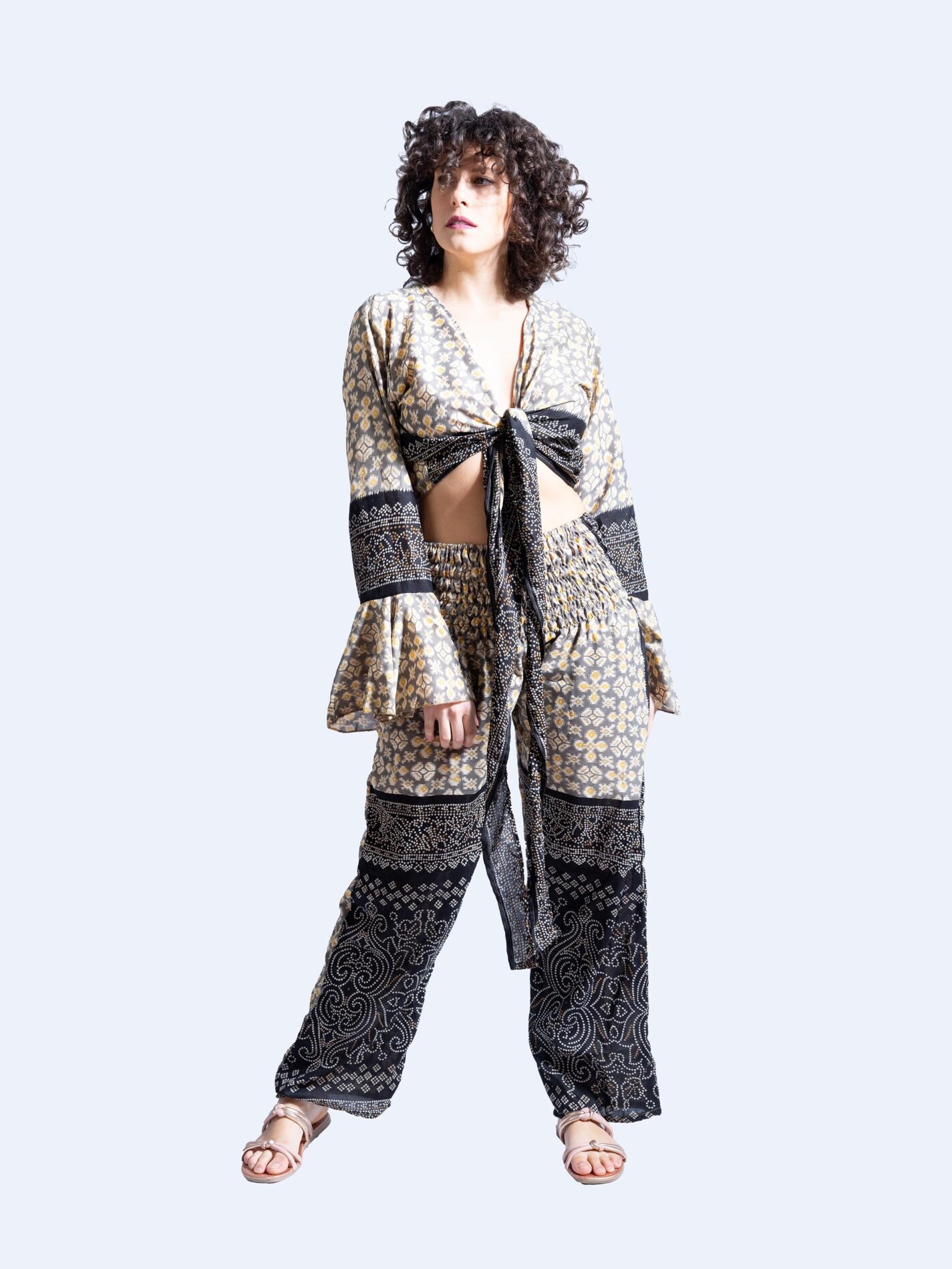 Wrap Top e Pantalone grigio – Punjabi