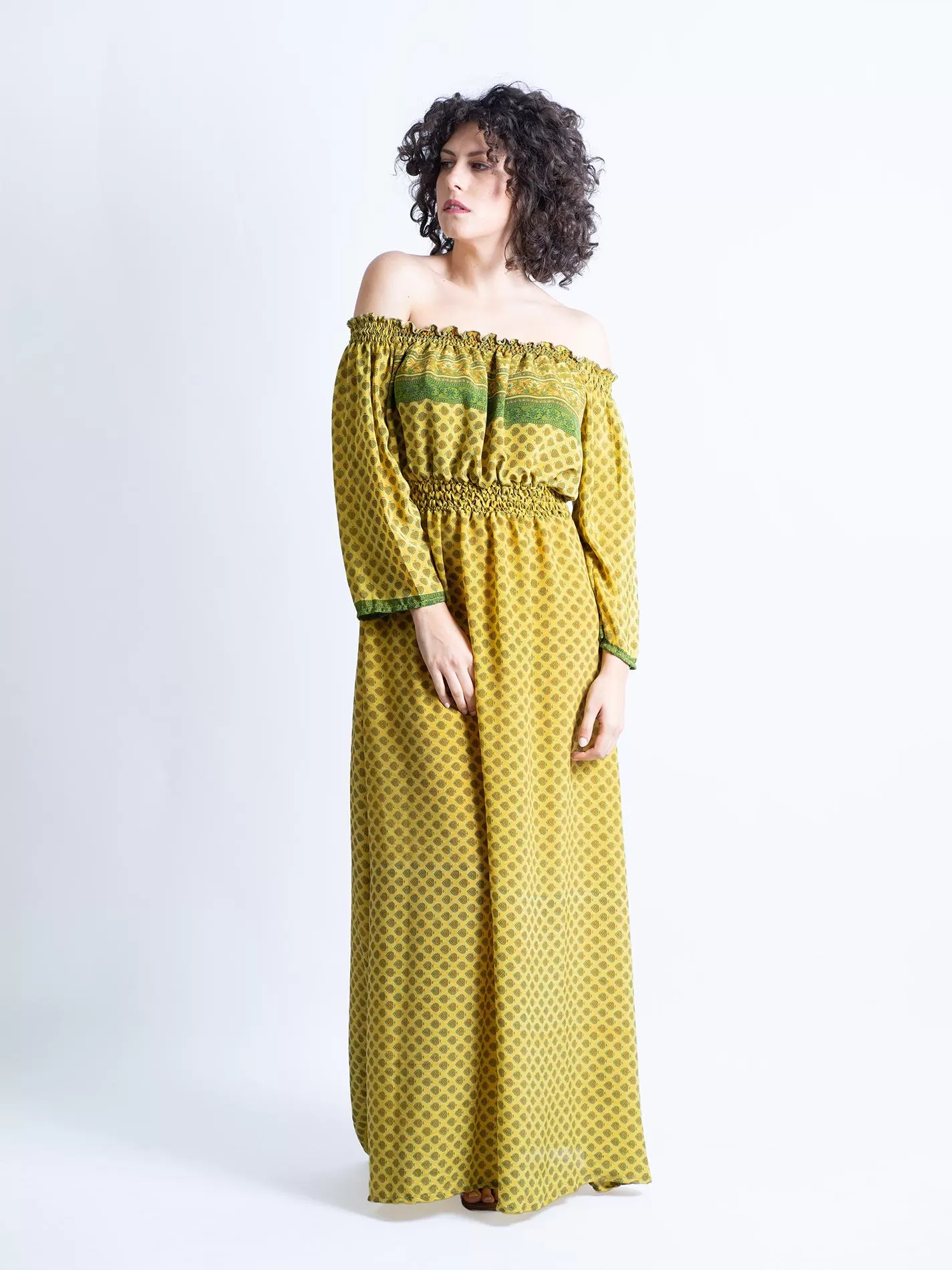 Abito Lungo Etnico con Scollo a Barca giallo – Radha