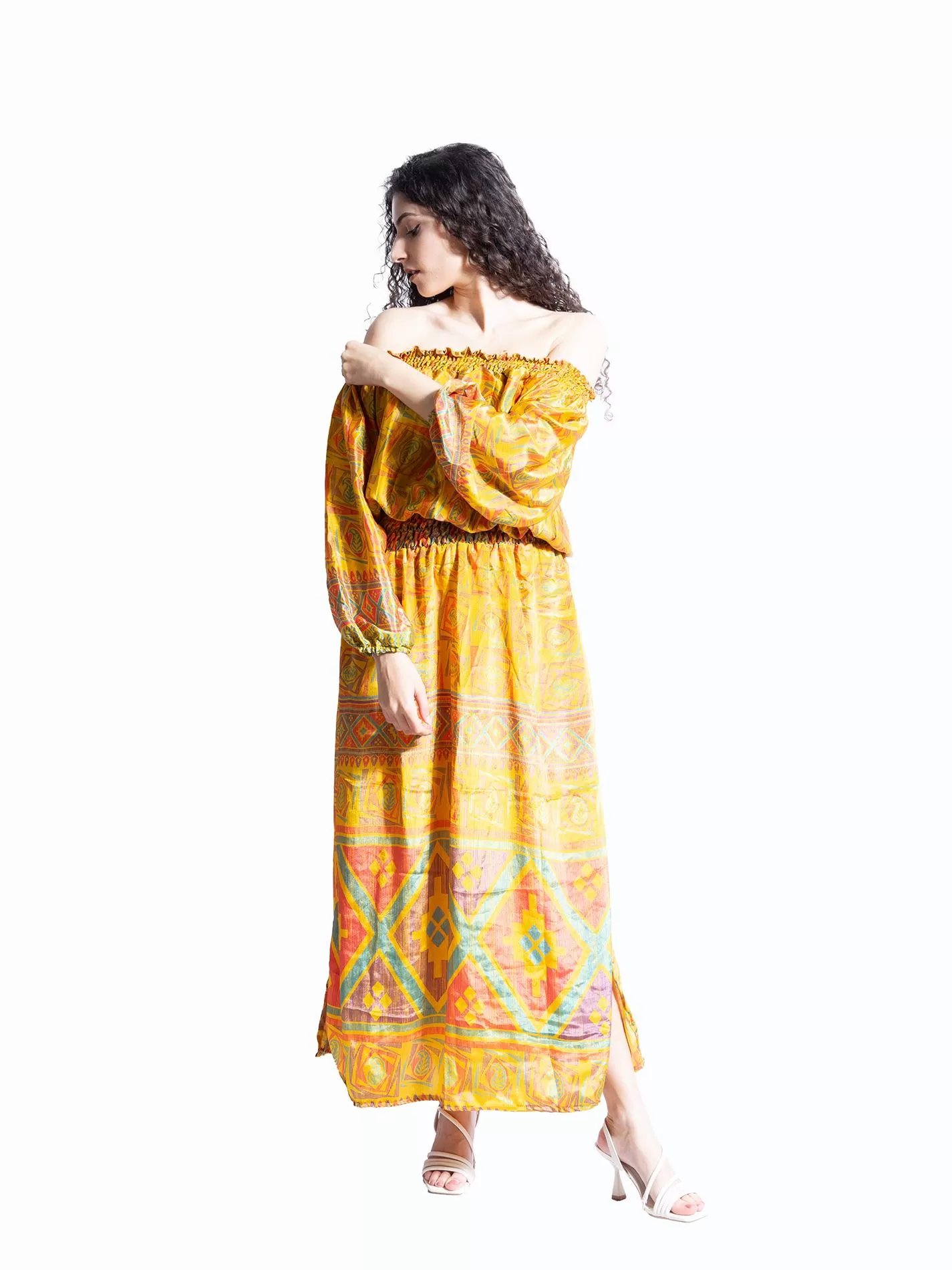 Abito Lungo Etnico con Scollo a Barca giallo – Radha