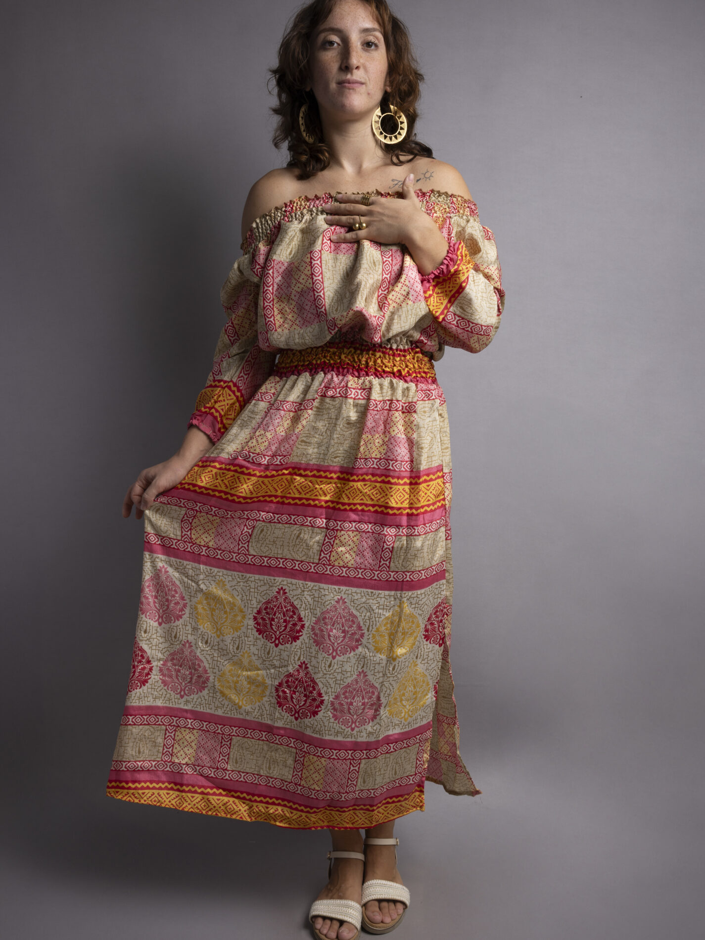 Abito Lungo Etnico con Scollo a Barca ocra e rosso – Radha