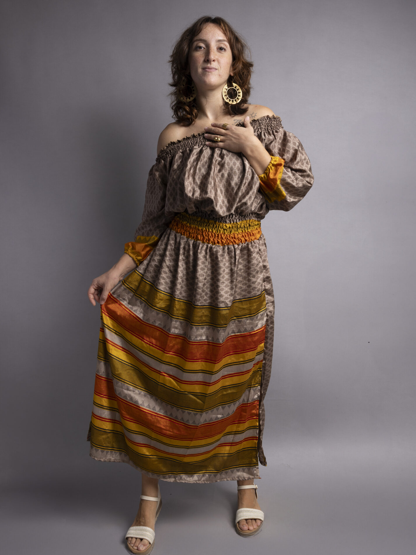 Abito Lungo Etnico con Scollo a Barca ocra giallo e arancione – Radha