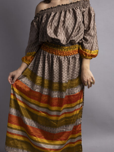 Abito Lungo Etnico con Scollo a Barca ocra giallo e arancione – Radha (2)