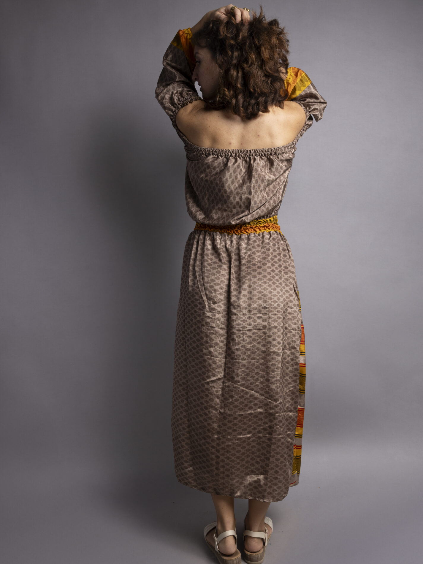 Abito Lungo Etnico con Scollo a Barca ocra giallo e arancione – Radha