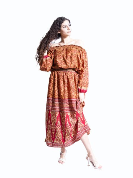 Abito Lungo Etnico con Scollo a Barca rosso e arancione – Radha