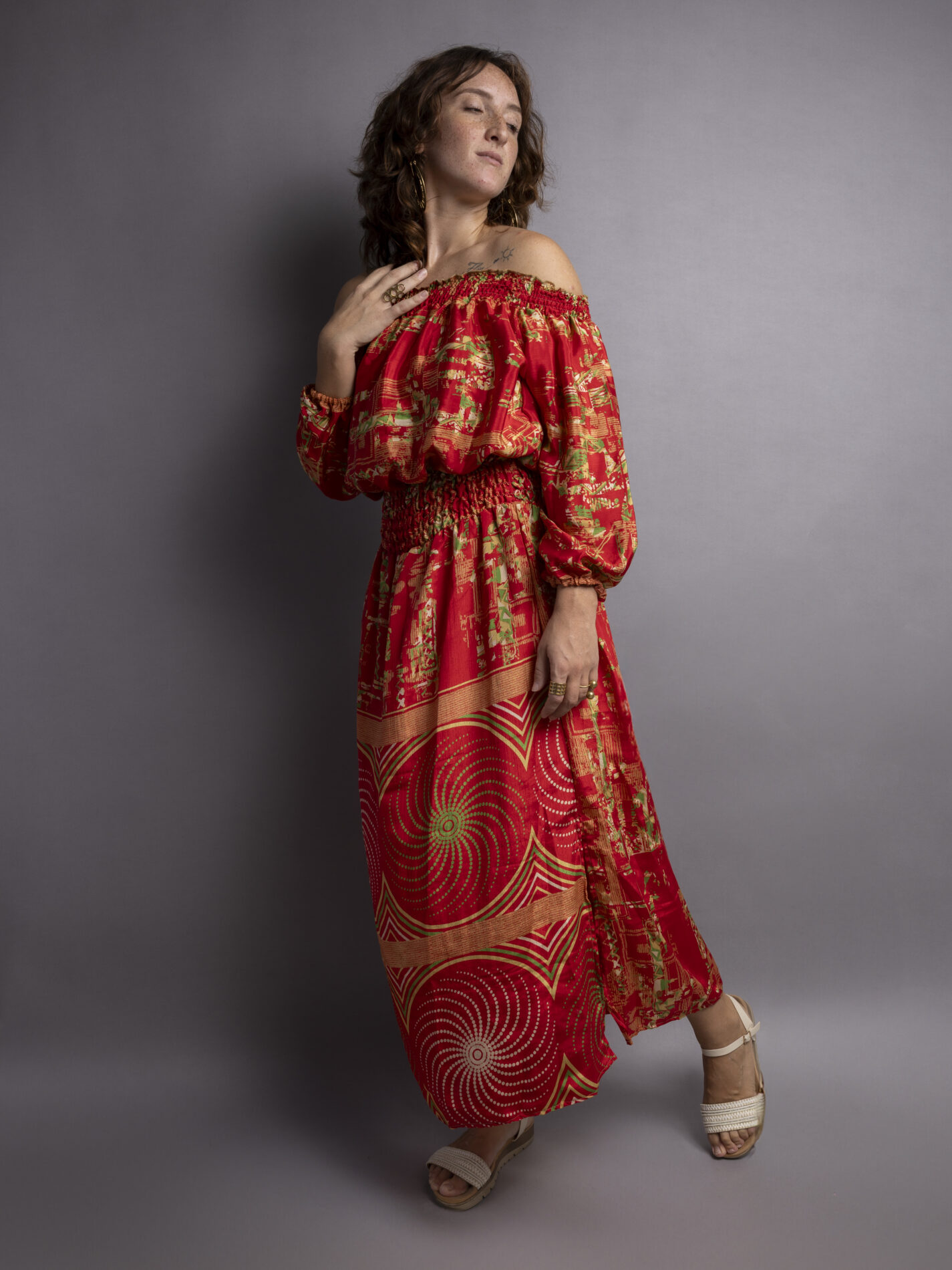 Abito Lungo Etnico con Scollo a Barca rosso – Radha