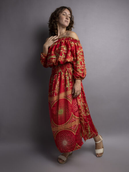 Abito Lungo Etnico con Scollo a Barca rosso – Radha