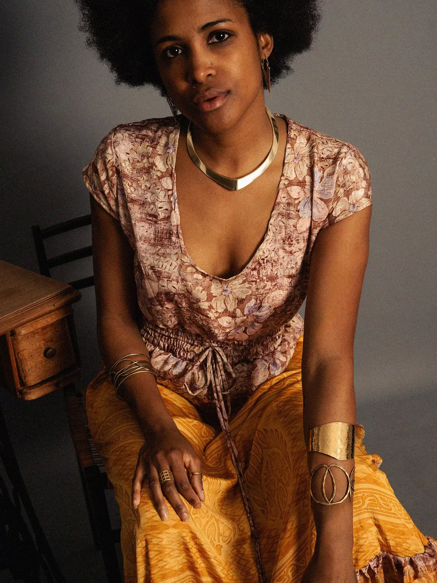 Abito lungo a girocollo fiori e giallo - Agra