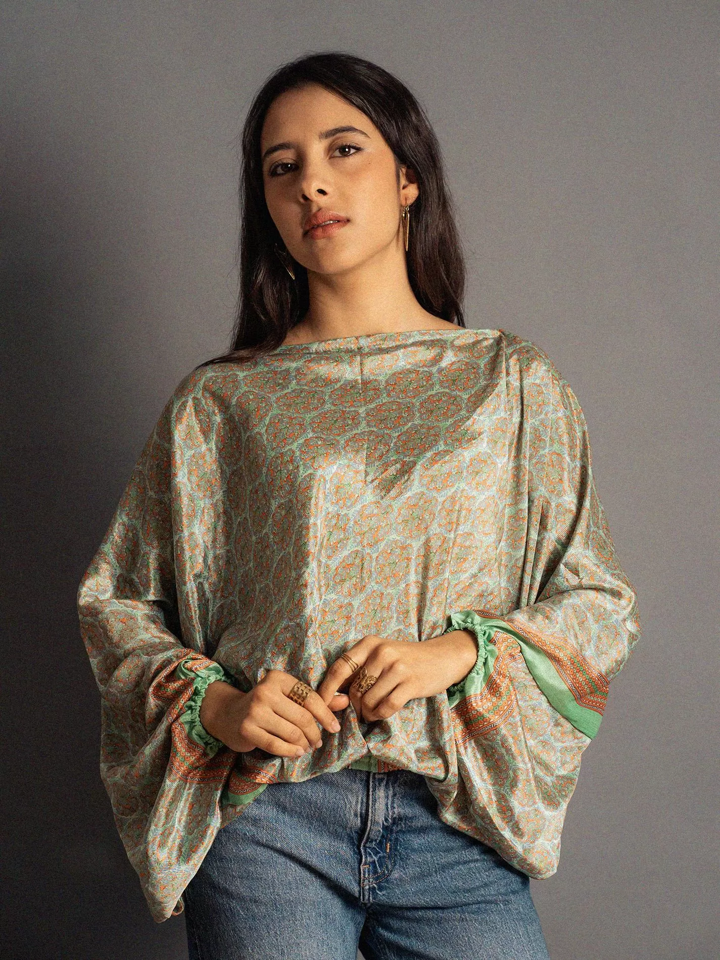 Pantamaglia celeste con fiori