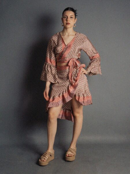 Wrap Top e Mini Gonna rosa – Parvati