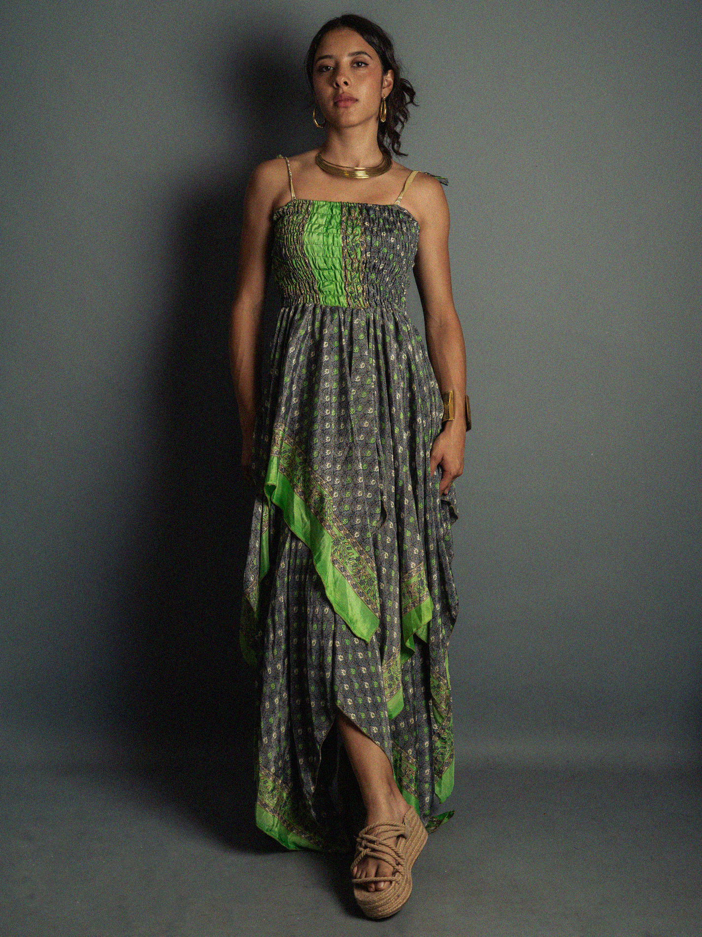 Abito etnico con elastico e spalline grigio – Mumbai