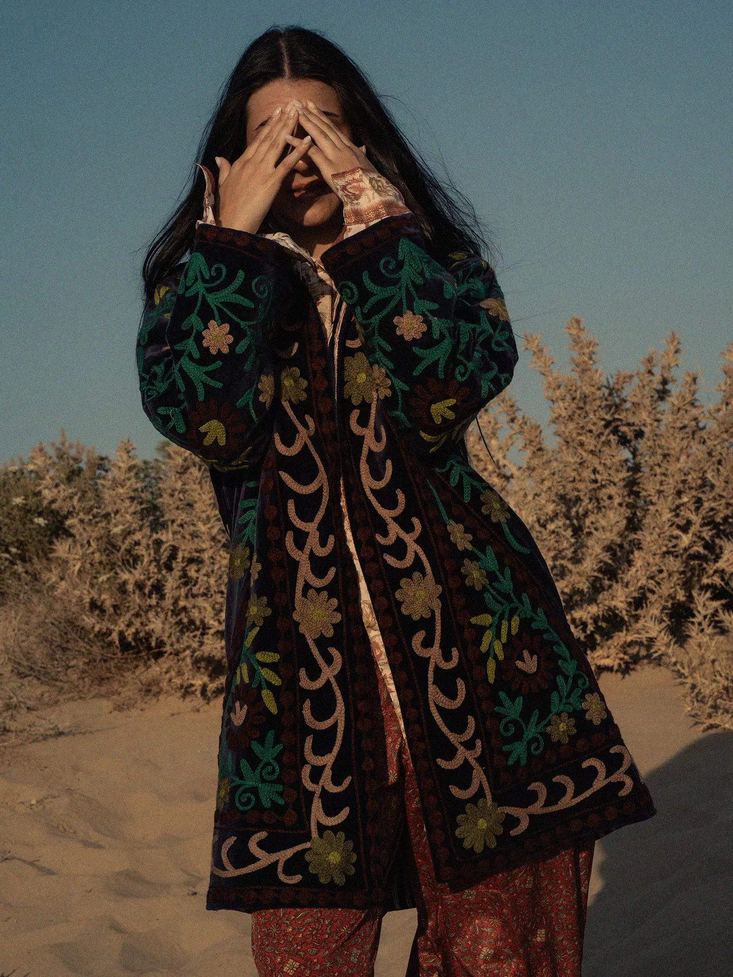 Cappotto tre quarti SUZANI in Velluto con ricamo fatto a mano - Blu scuro