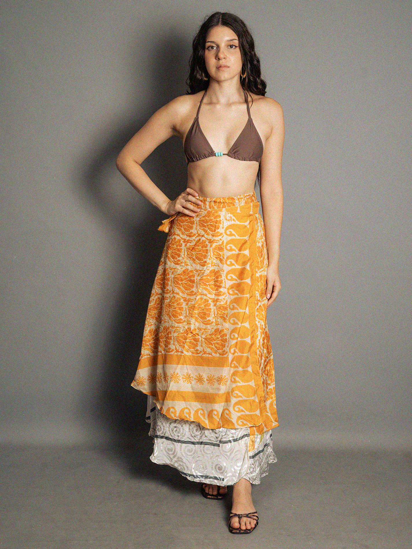 Gonna etnica lunga a portafoglio arancione e giallo – India