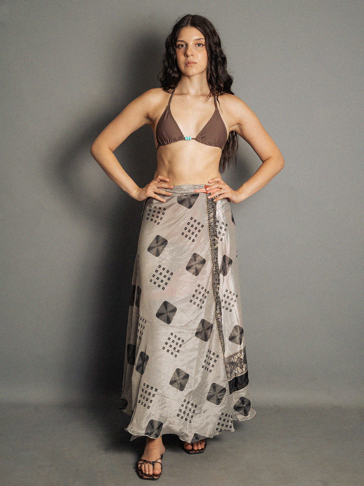 Gonna etnica lunga a portafoglio grigio – India