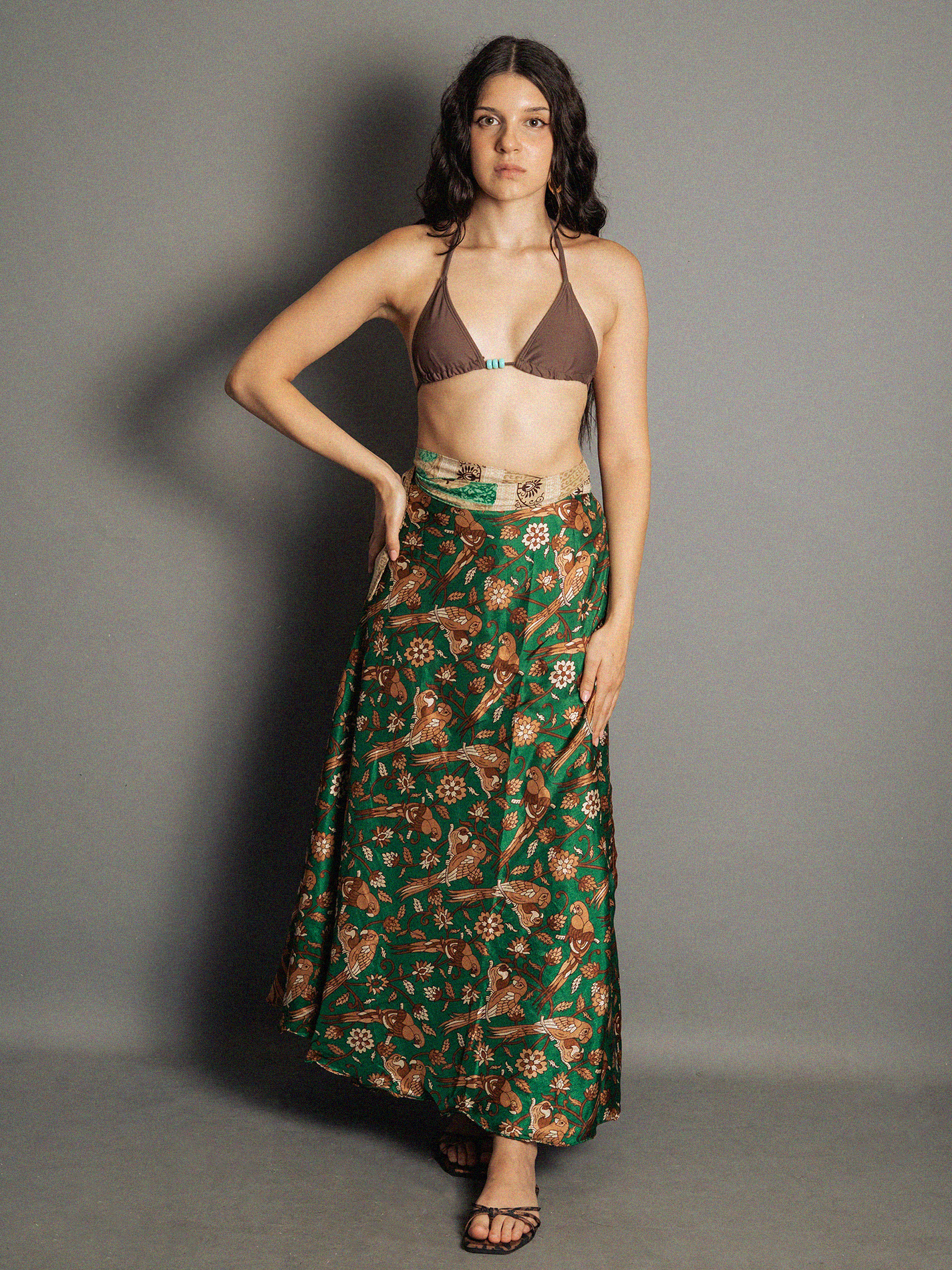 Gonna etnica lunga a portafoglio verde – India