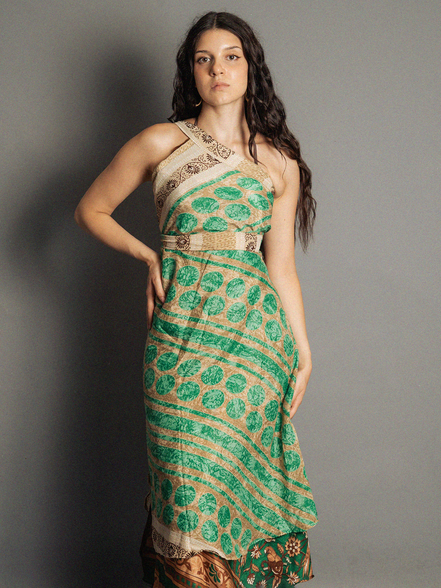 Gonna etnica lunga a portafoglio verde – India