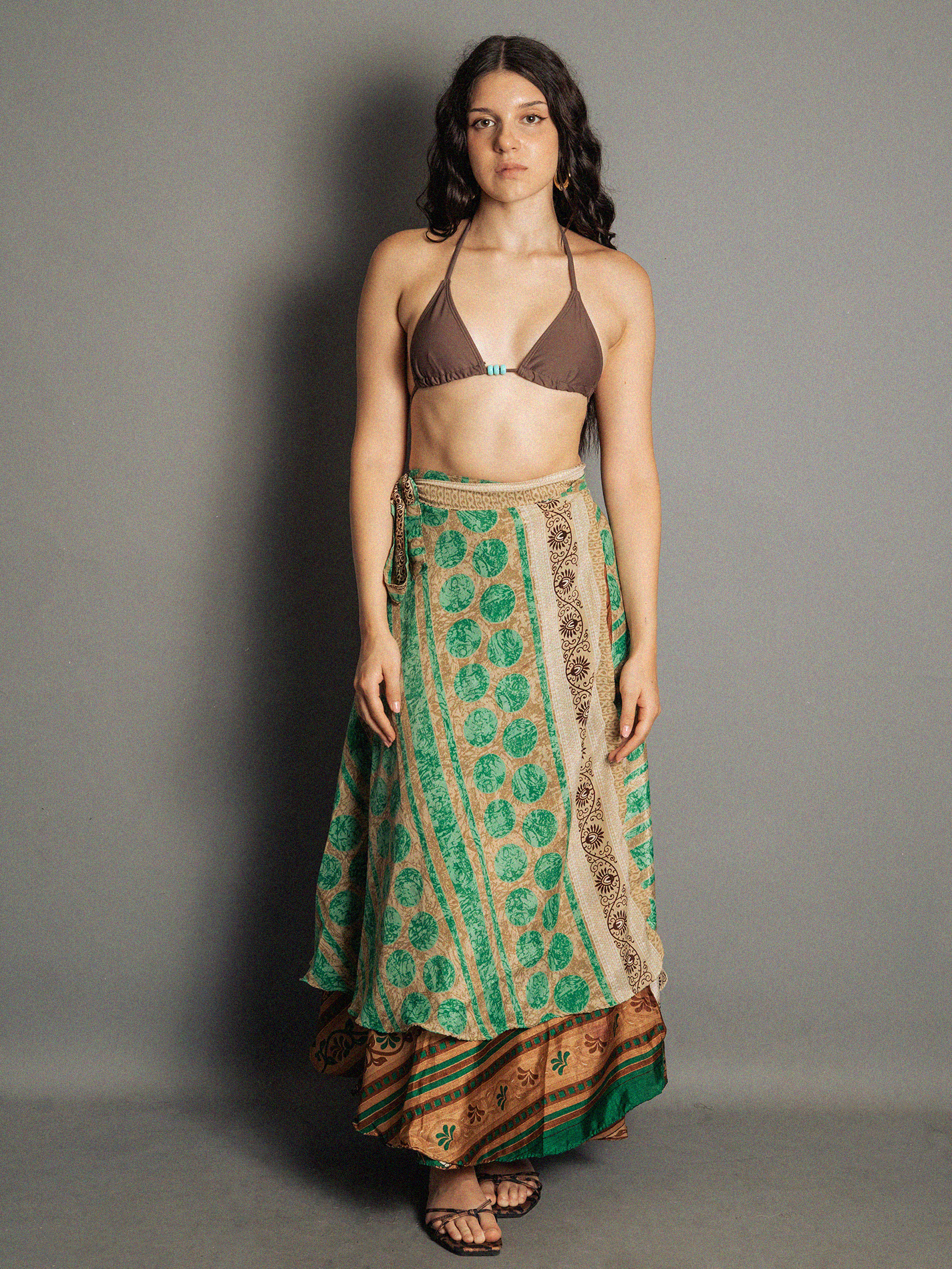 Gonna etnica lunga a portafoglio verde – India