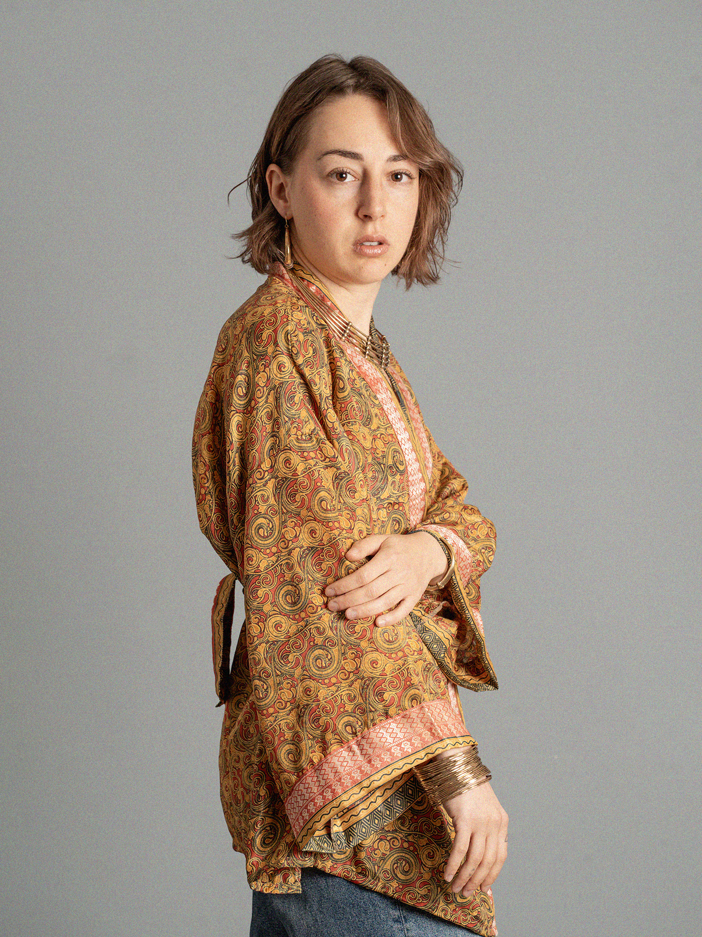 Kimono corto ocra con fondo rosso - Kerala